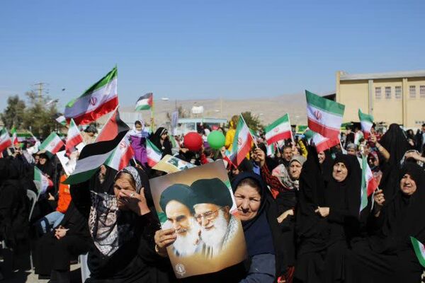 حضور پرشور دانش‌آموزان گچساران در راهپیمایی ۲۲ بهمن