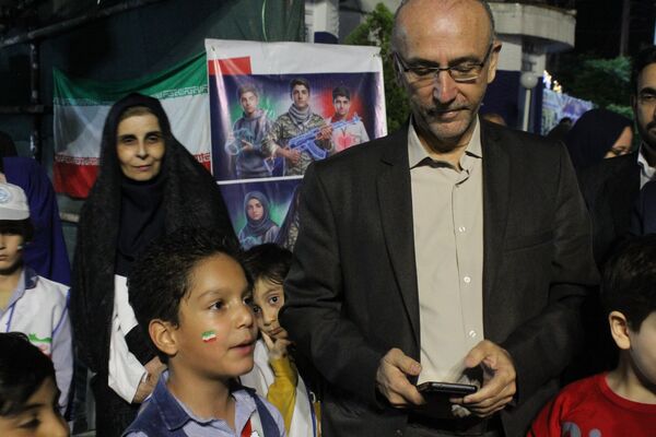 بازدید قائم‌مقام سازمان دانش‌آموزی از غرفه نوجوان مبارز و شهدای دانش‌آموز ورامین