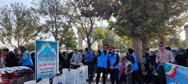 همایش پیاده‌روی خانوادگی به‌مناسبت هفته دفاع مقدس در نیشابور