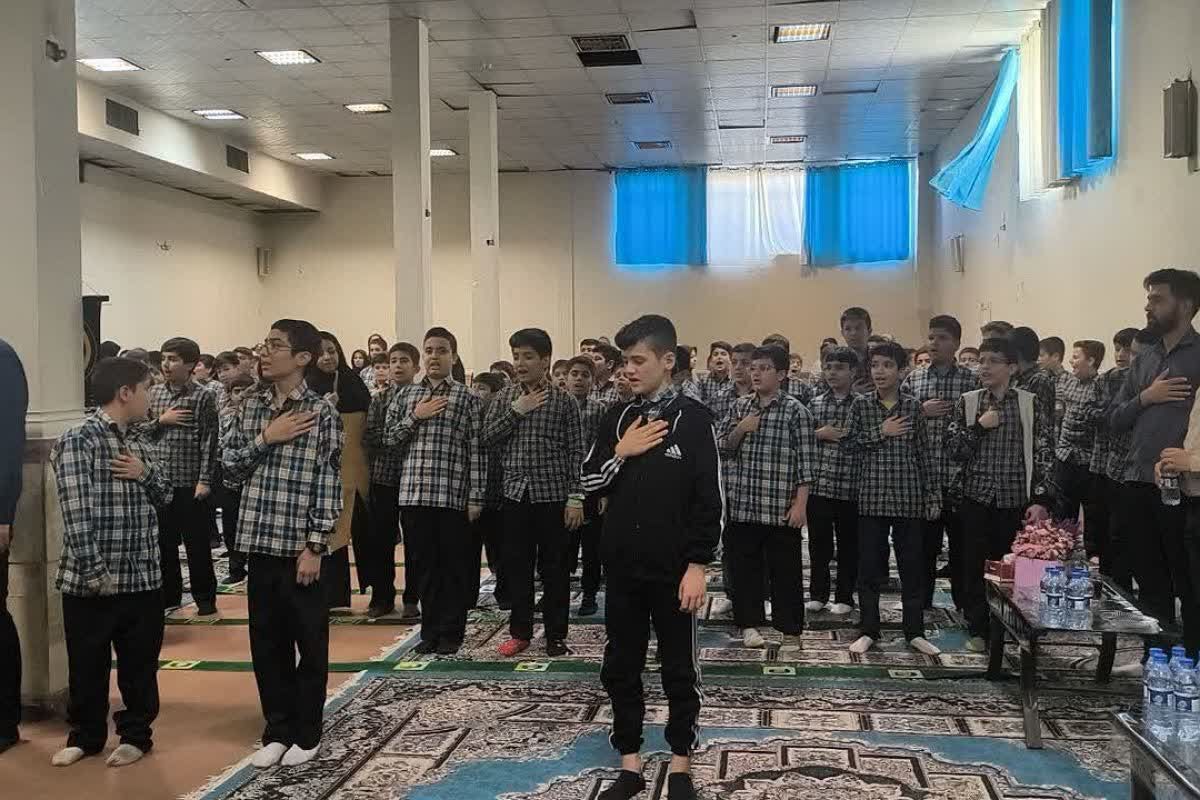 طنینِ نیایش در مدرسه