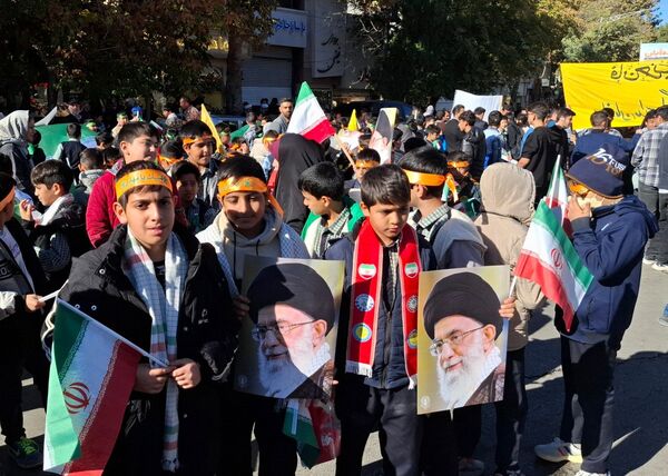 حضور گسترده ی دانش آموزان تمامی مدارس در راهپیمایی ۱۳ آبان 