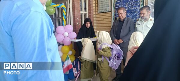 جشن شکوفه‌ها در مدرسه جهاد جعفریه قم 