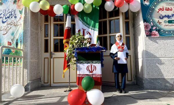 آیین نواختن « گلبانگ انقلاب » در مدرسه 22 بهمن دلند