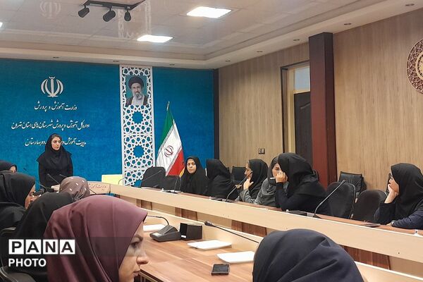 جلسه‌ هم‌افزایی‌ مربیان‌ کودکستان ناحیه دو بهارستان