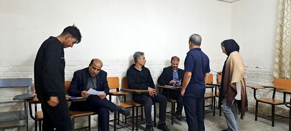  دیدار والدین با معلمان در دبیرستان ابوذر غفاری نیشابور