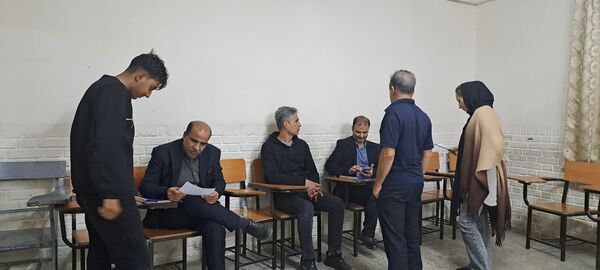  دیدار والدین با معلمان در دبیرستان ابوذر غفاری نیشابور