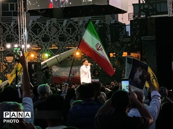 تهران غرق در نور و شادی در «مهمانی ۱۰ کیلومتری»؛ تجلی بیعت پایتخت‌نشینان با ولایت