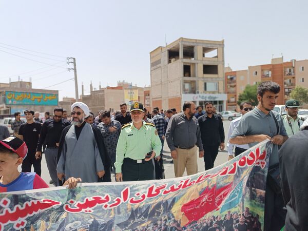 برگزاری پیاده‌روی جاماندگان اربعین حسینی در دهگلان با حضور پرشور مردم