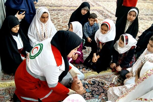 گرامیداشت روز هلال‌احمر با استقرار نیروهای امدادی در محل برگزاری نماز جمعه