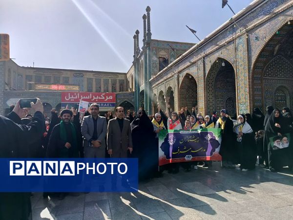 جلوه هایی از حضور مردم قم در راهپیمایی یوم الله 13 آبان