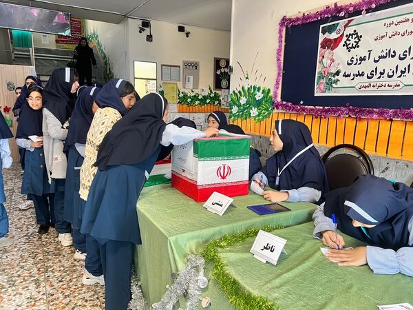 بیست و هفتمین‌ انتخابات شورای دانش‌آموزی دبستان دخترانه المهدی ناحیه 2 کرج