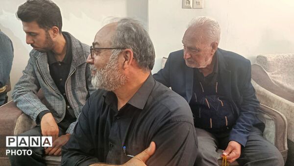 دیدار مسئولان آموزش و پرورش ناحیه یک قم با تنها بازمانده حمله هوایی به شهرک ولایت قم