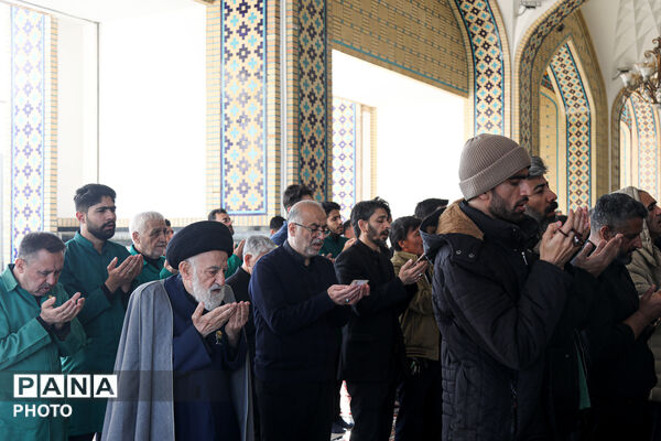 اقامه نماز عید فطر در حرم مطهر رضوی-۲
