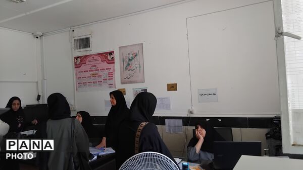  ثبت‌نام دانش‌آموزان پایه هفتم در دبیرستان دخترانه شهید حسن انصاری 