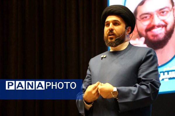 کارگاه نبرد رسانه‌ها؛ مشارکت فعالان رسانه‌ای و دانش‌آموزان یزدی در جنگ آگاهی