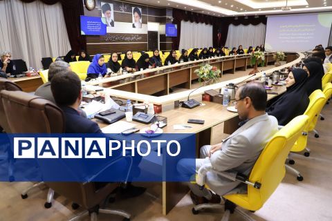 دیدار معاون وزیر آموزش و پرورش با تشکل‌های دانش‌آموزی در تبریز