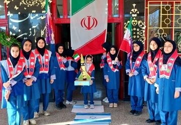 مراسم روز دانش آموز در دبستان مهشید مصلی نژاد 
