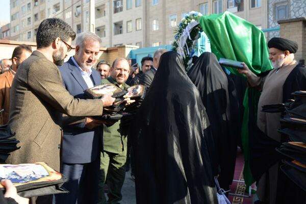 بدرقه دانش‌آموزان بهارستانی به راهیان‌نور