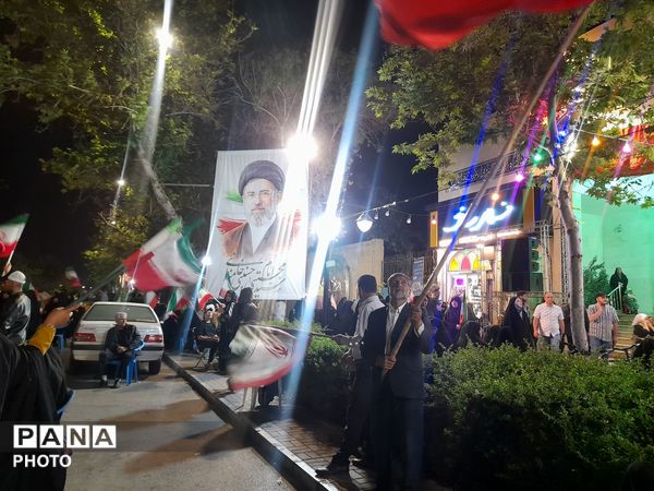 تجمع مردم در مسجدالزهرا مشهد و اجرای «سپاس معلم» در خیابان احمدآباد 