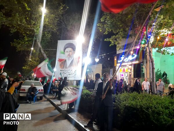 تجمع مردم در مسجدالزهرا مشهد و اجرای «سپاس معلم» در خیابان احمدآباد 
