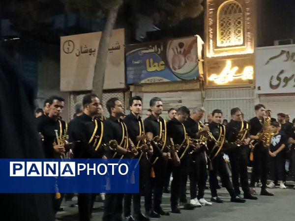 مراسم عزاداری شب عاشورا در خیابان‌های نیشابور 