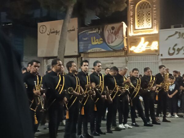 مراسم عزاداری شب عاشورا در خیابان‌های نیشابور 
