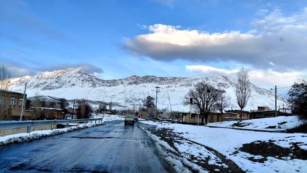 بارش اولین برف پاییزی در روستای نورآباد شازند
