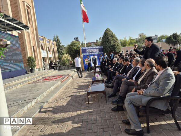 زنگ مهر، ایثار، شهادت و نماز  در هنرستان دارالفنون