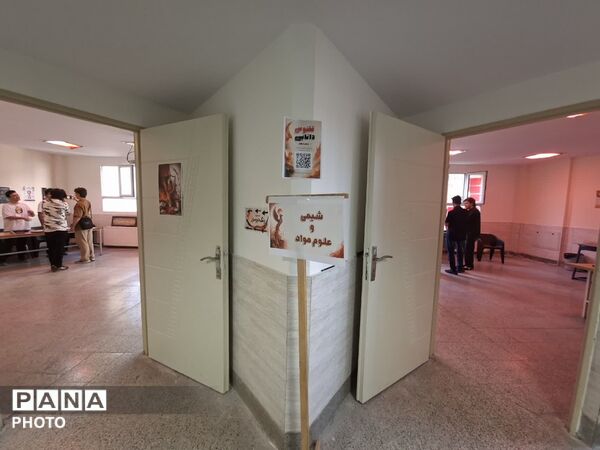 نمایشگاه ققنوس دانایی در دبیرستان علامه حلی ۵ برگزار شد