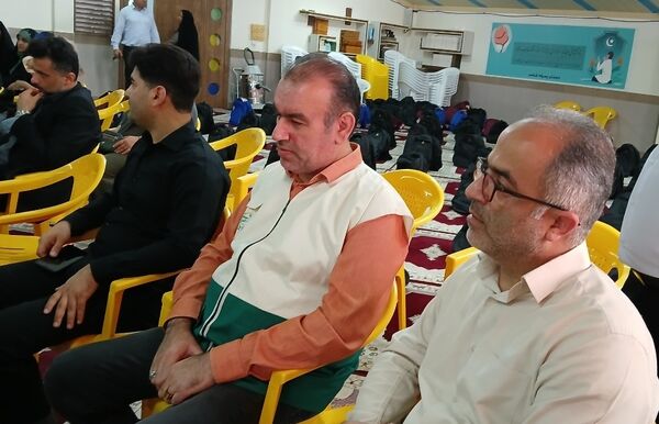 رزمایش اهدا لوازم التحریر به دانش‌آموزان نیازمند در محمودآباد
