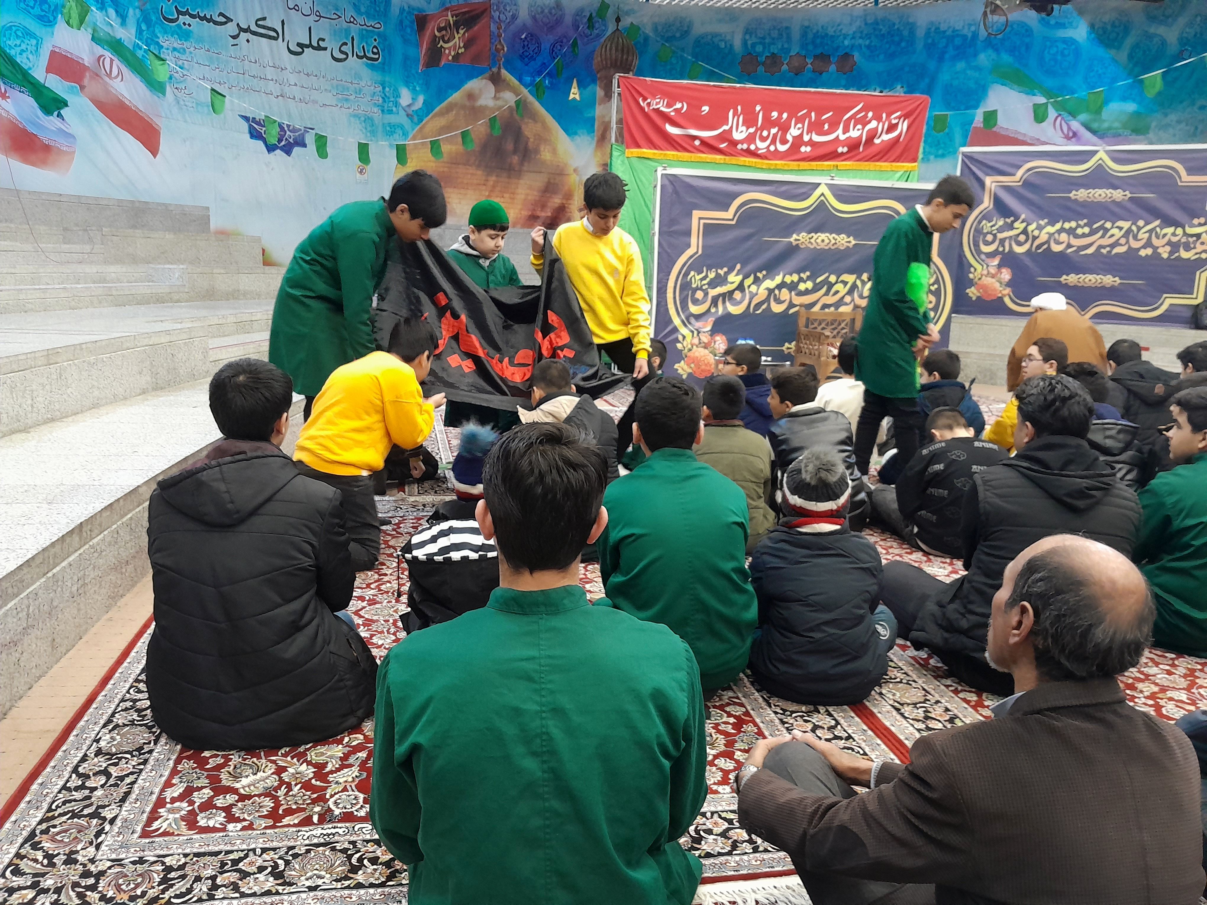 نشست صمیمانه خادمان افتخاری چایخانه حضرت قاسم بن الحسن(ع) در مشهد مقدس