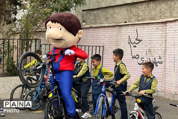 کلاس متفاوت با حضور حافظان نظم و امنیت در مدارس بهارستان