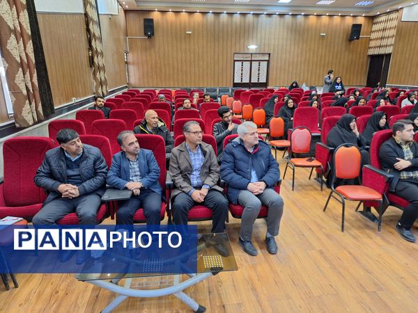 کارگاه آموزشی و توجیهی مربیان پیشتاز تربت حیدریه 