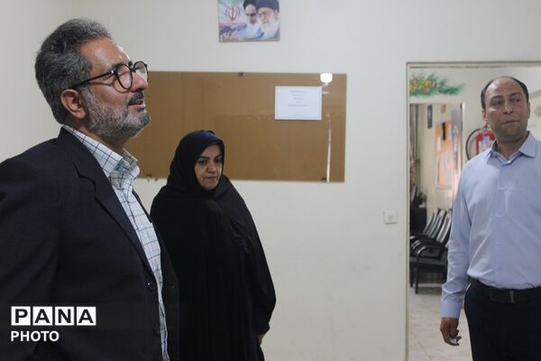 بازدید مسئولین آموزش و پرورش اسلامشهر از مدارس و ارزیابی روند اجرای پروژه مهر