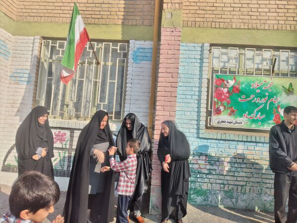 جشن میلاد امام علی(ع) و روز پدر در مدارس شهرستان سیروان 