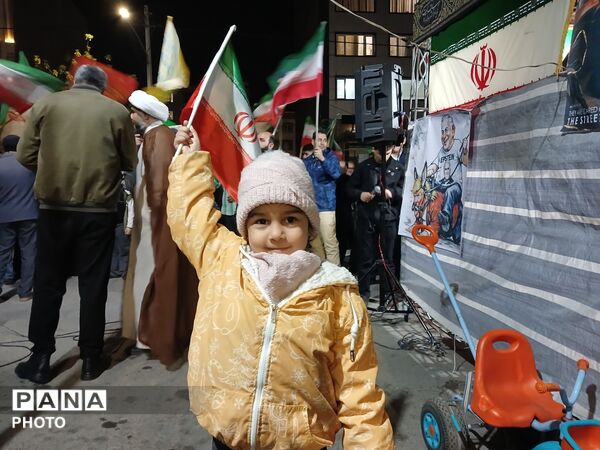 انزجار مردم آبرسانی فردیس از دشمن متخاصم در راهپیمایی‌های هرشب
