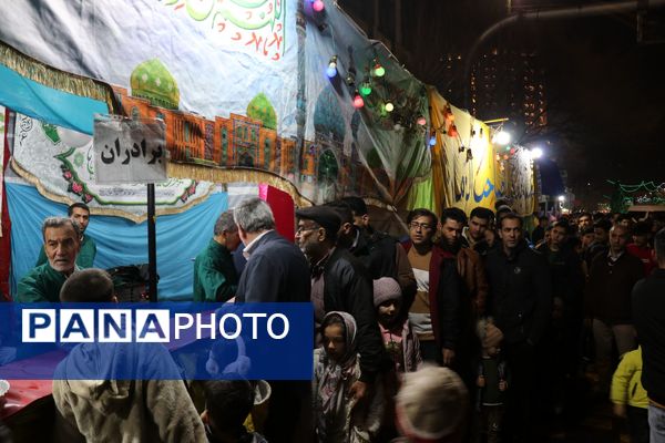 خیابان امام رضا(ع)  مشهد مملو از جمعیت در جشن باشکوه شب نیمه شعبان