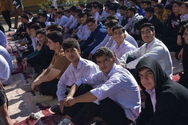 جشن روز دانش‌آموز در دبیرستان امام خمینی (ره) با حضور مسئولان، ورزشکاران و هنرمندان برگزار شد