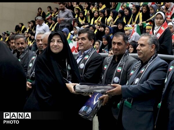 همایش سوگواری ۱۵۰۰ نفری دانش‌آموزی «باید برخاست» در آذربایجان شرقی