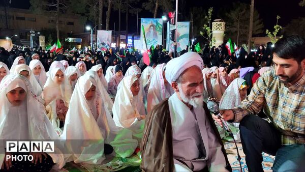 تجمعات مردمی نجف آباد همراه با جشن تکلیف دختران و اقامه نماز استغاثه