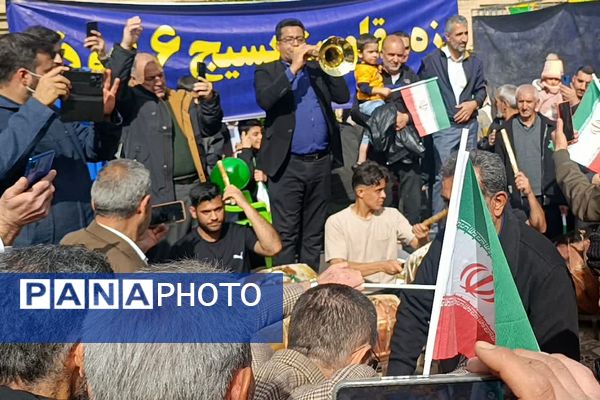 حضور با شکوه مردم، رسیدن به اوج بلندی و قدرت