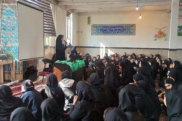 مراسم عزاداری و توزیع نذری به مناسبت ایام فاطمیه در مدارس شهرستان ورامین