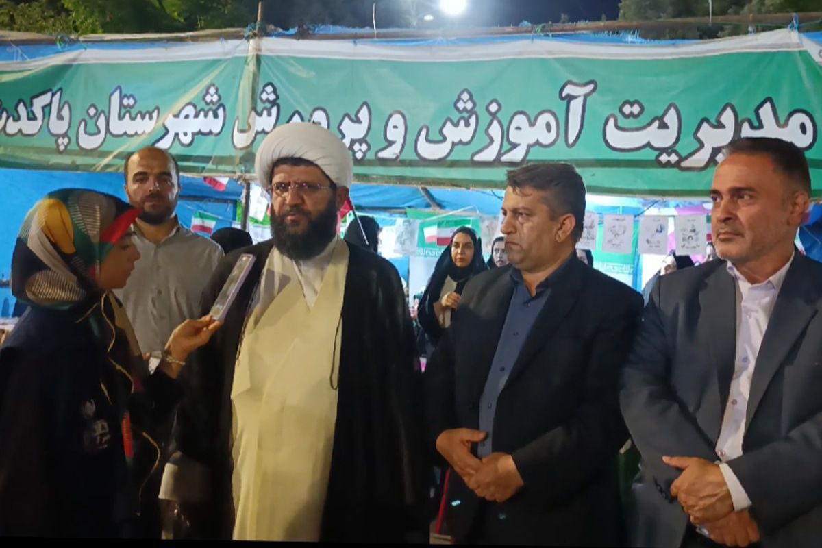 حاضران در تجمعات مردمی، دست‌پرورده نظام تعلیم و تربیت هستند