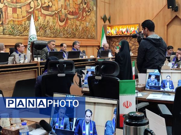 نشست هم‌اندیشی مسئولان سازمان دانش‌آموزی استان فارس روز دوم