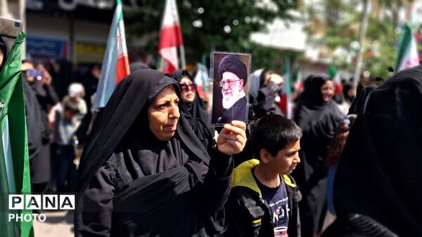 بانوان آماده به رزم تربت جام در اجتماع دختران جان فداسنگ تمام گذاشتند