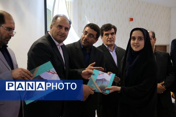 نشست مدیرکل آموزش و پرورش آذربایجان شرقی با نمایندگان مجلس دانش‌آموزی