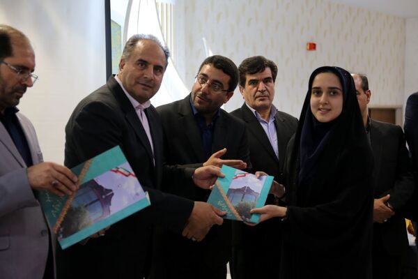 نشست مدیرکل آموزش و پرورش آذربایجان شرقی با نمایندگان مجلس دانش‌آموزی
