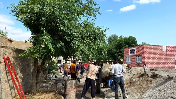 آغاز بتن‌ریزی مدرسه شهید ذوالفقاری در روستای احمد آباد