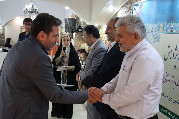 تجلیل از معلمان پژوهنده در همایش بهارانه