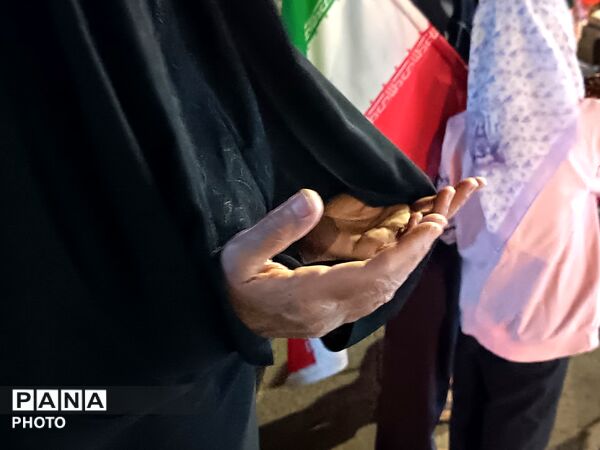 امواج پی در پی شبانه مردم غیور نیشابور در حسینیه امام خامنه ای 